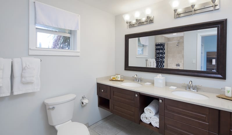 villamasterbathroom1