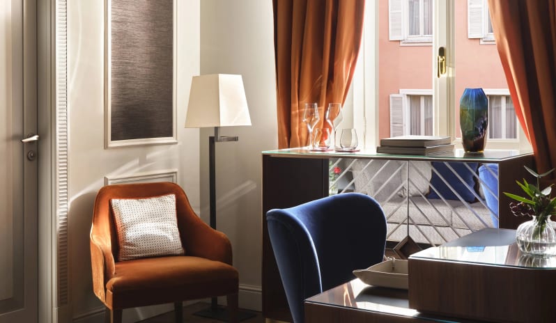 Deluxe Double Room Sunlit seating and desk corner in a deluxe hotel room at Palazzo Venezia by Kenwood Travel
