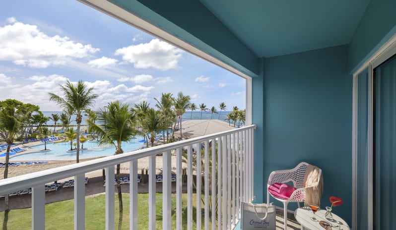 splash-concierge-club-level-balcony