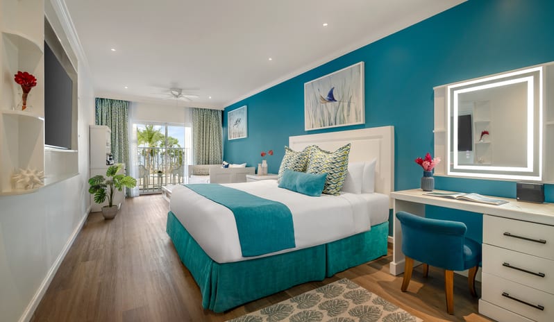 splash-jr-suite-oceanview-king