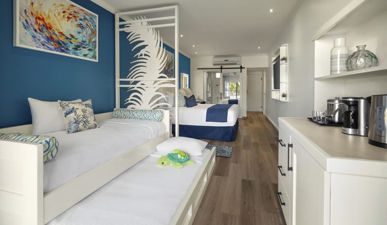 splash-jr-suite-pool-view-king-trundle