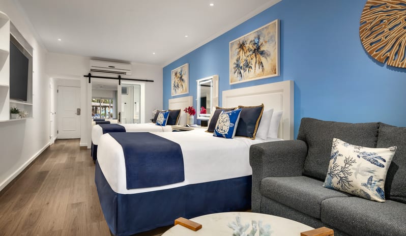 splash-jr-suite-tropical-view-queen-interior