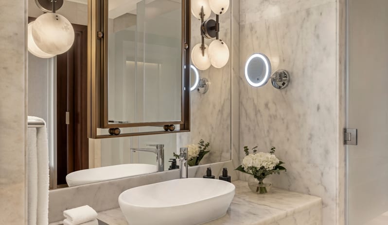 jzs deluxe family bathroom