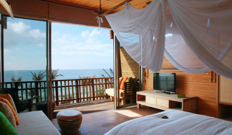 beachfront-duplex-pool-villa-bedroom