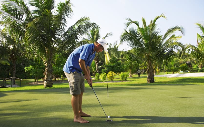 Kuredu Island Resort & Spa-Golf.jpg