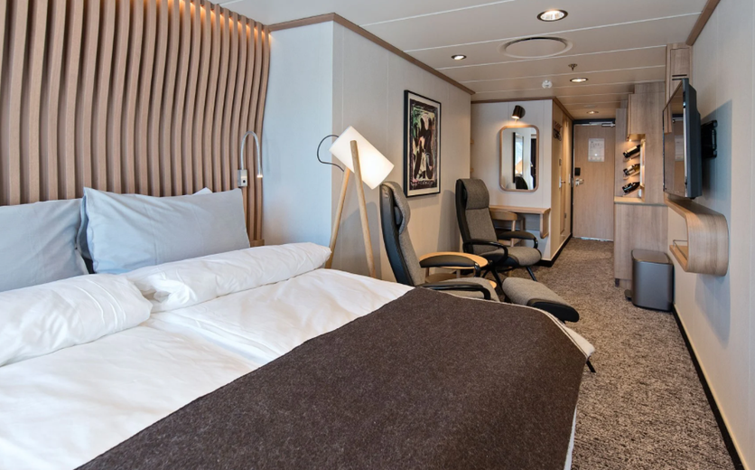 Hurtigruten - MS Fridtjof Nansen - Arctic Superior XTJ.png