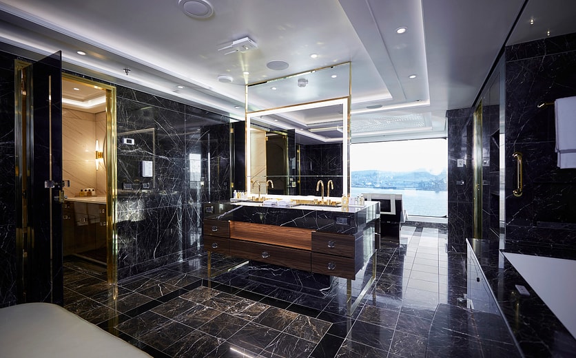 RSSC - Seven Seas Splendor - Accommodation - Regent Suite Bathroom.jpg