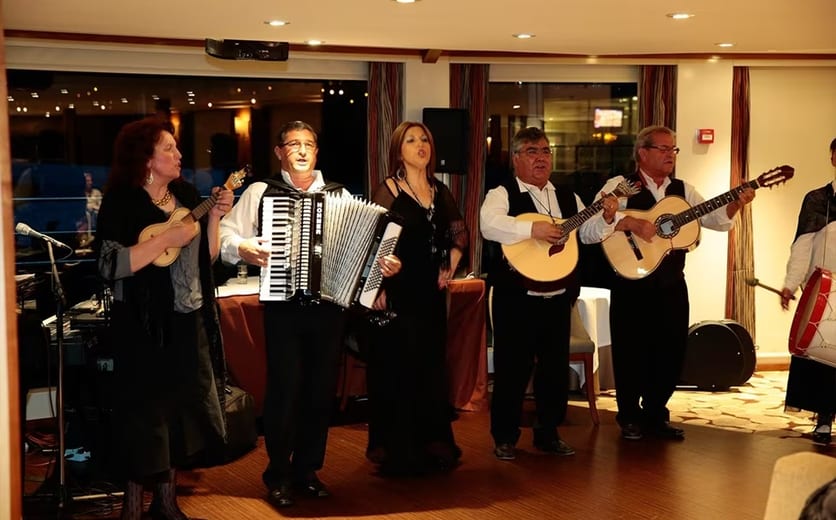 AmaVida Ship, Entertainment.jpeg