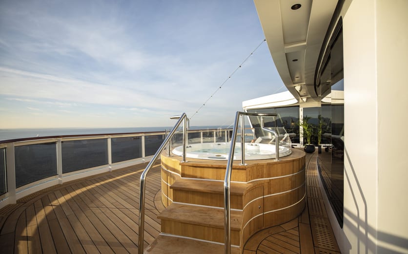 SPL Regent Suite Deck (Hot Tub)_2024-02-07_16-36-26.jpg