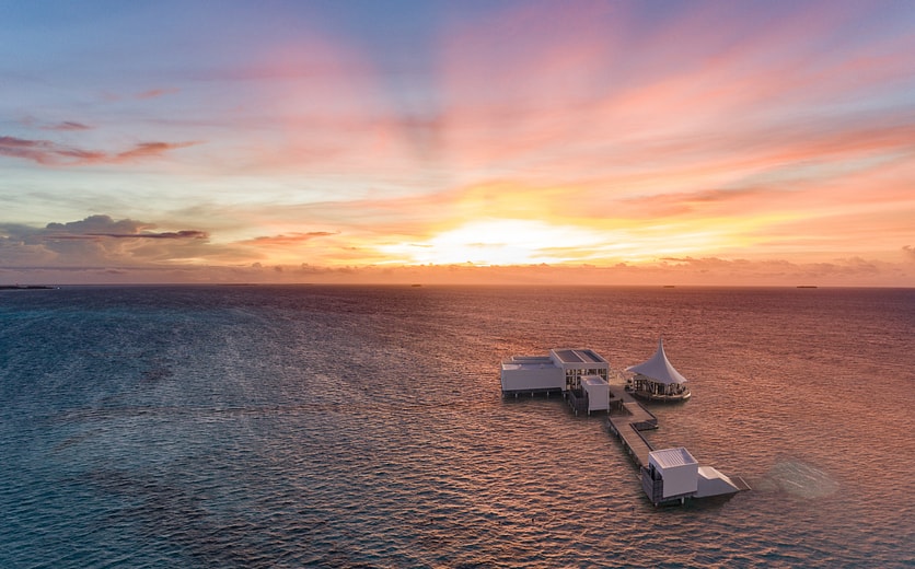 11 - Niyama_Private_Islands_Maldives_Restaurant_Edge_At_Sunset-4098x2730.jpg