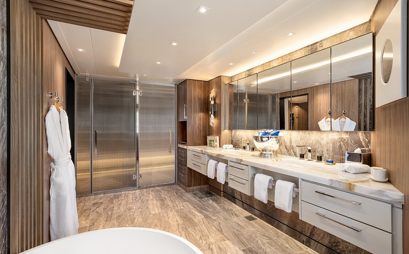 Oceania Cruises A-Class Vista Suite 1.jpg