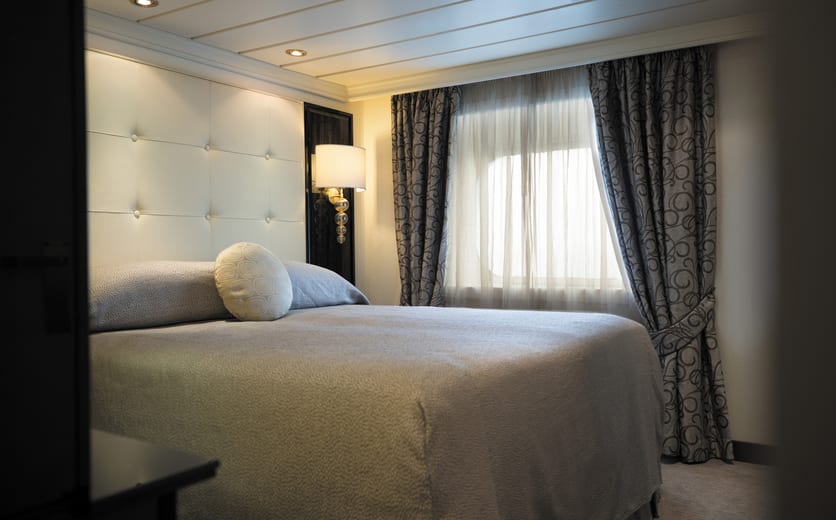 Regent Seven Seas MARINER Seven Seas Forward Suite 1.jpg