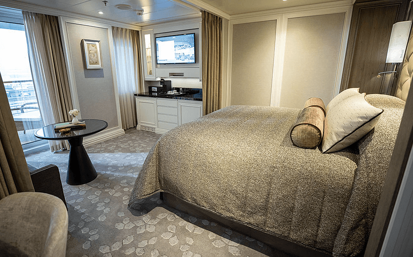 Regent Seven Seas SPLENDOR Concierge Suite LR 1.png