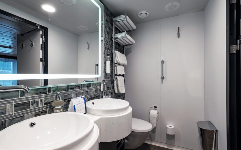 AE Expeditions, SYLVIA EARLE, Captains Suite 420, Richard IAnson-4.jpg