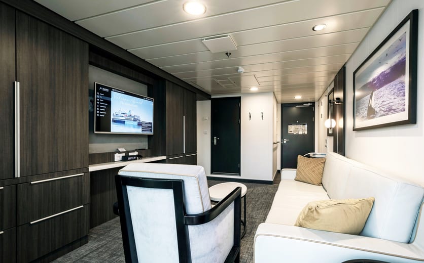 AE Expeditions, SYLVIA EARLE, Captains Suite 420, Richard IAnson.jpg