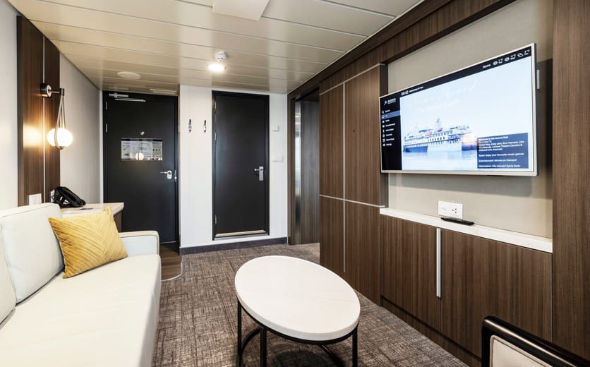 AE Expeditions, SYLVIA EARLE, Junior Suite 705, Richard IAnson-2.jpg