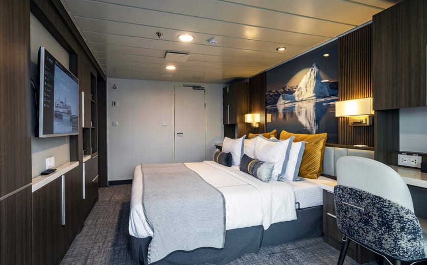 AE Expeditions, SYLVIA EARLE, Junior Suite 705, Richard IAnson-3.jpg