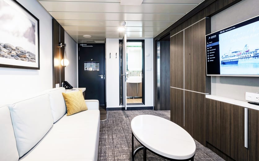 AE Expeditions, SYLVIA EARLE, Junior Suite 705, Richard IAnson-8.jpg