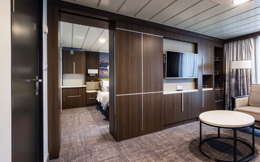 AE Expeditions, SYLVIA EARLE, Junior Suite 705, Richard IAnson-9.jpg