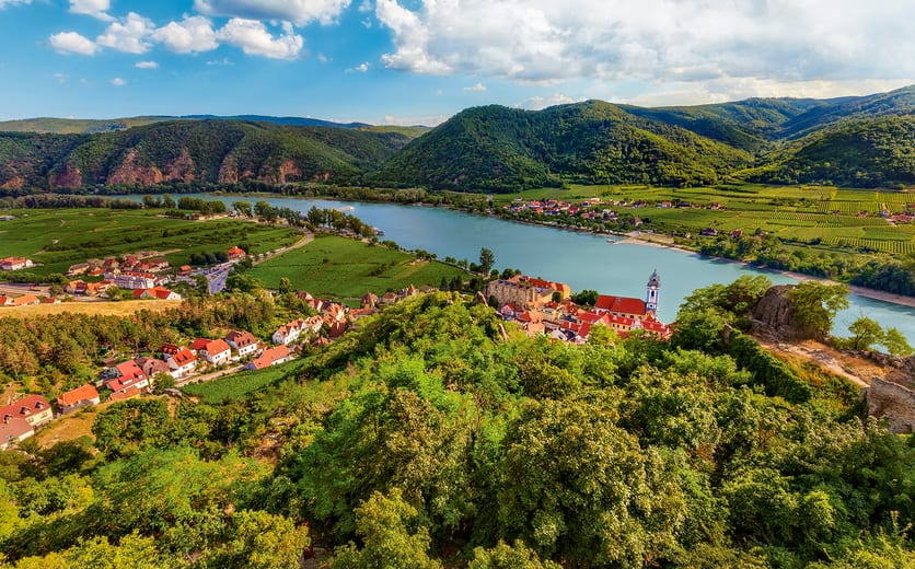 Dürnstein - DANUBE_AT_Durnstein_aerial.jpg