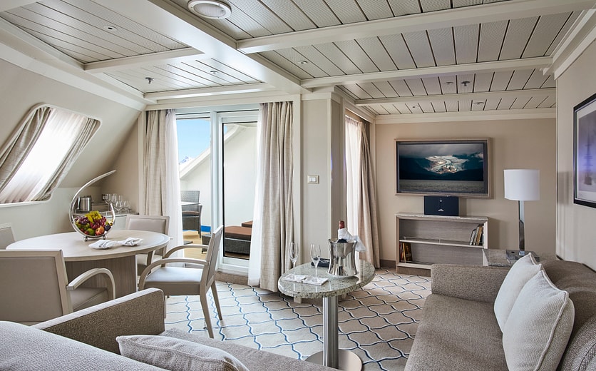 Silversea SILVER CLOUD Royal Suite 1.jpg