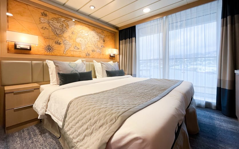 Quark Expeditions Ocean Explorer Deluxe Veranda FWD 0.jpg