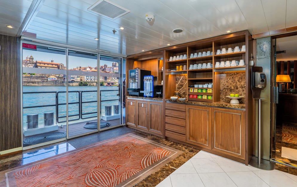 Amawaterways AmaVida Reception ©Bruno Barreira & Amawaterways.jpeg