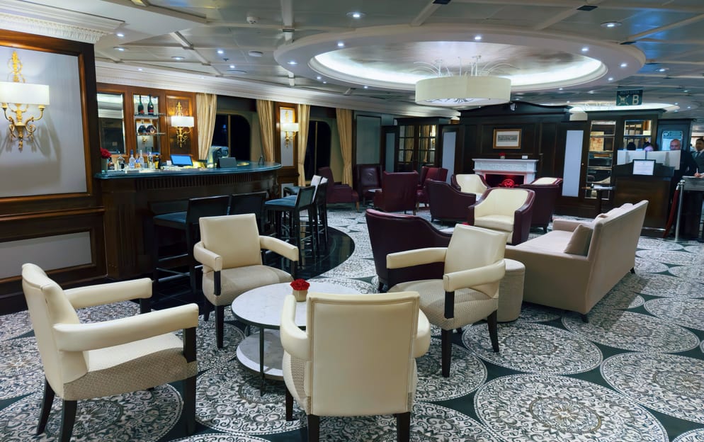 Azamara Cruises Discoveries Lounge ©Jenna Lyn, Azamara Cruises3.jpg