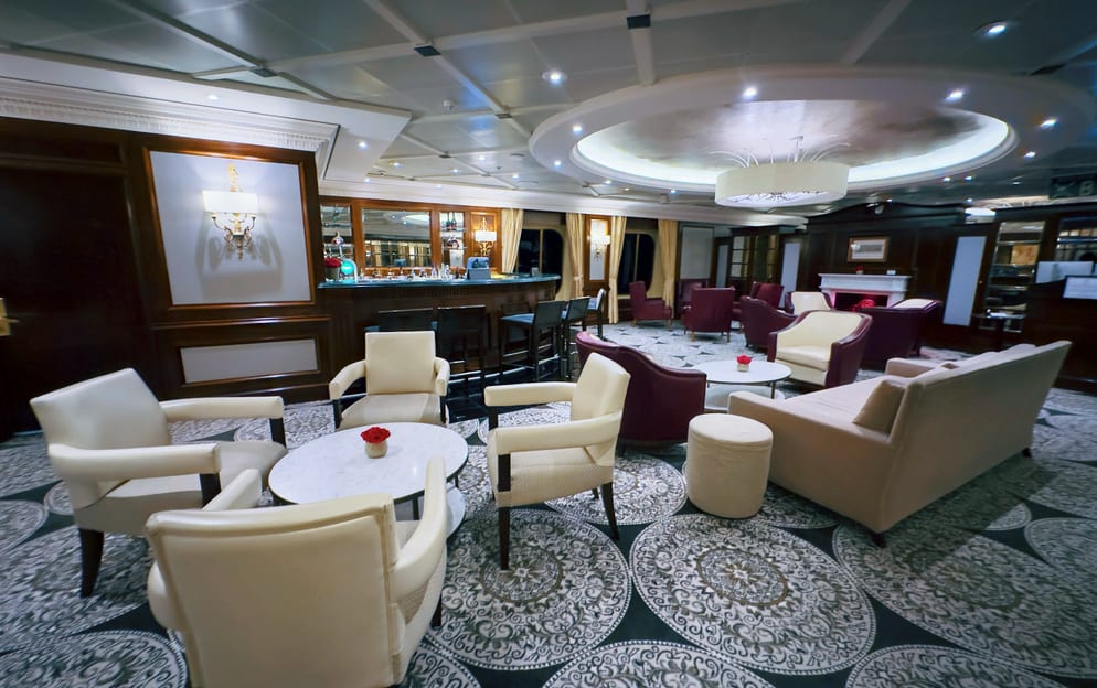 Azamara Cruises Discoveries Lounge ©Jenna Lyn, Azamara Cruises2.jpg